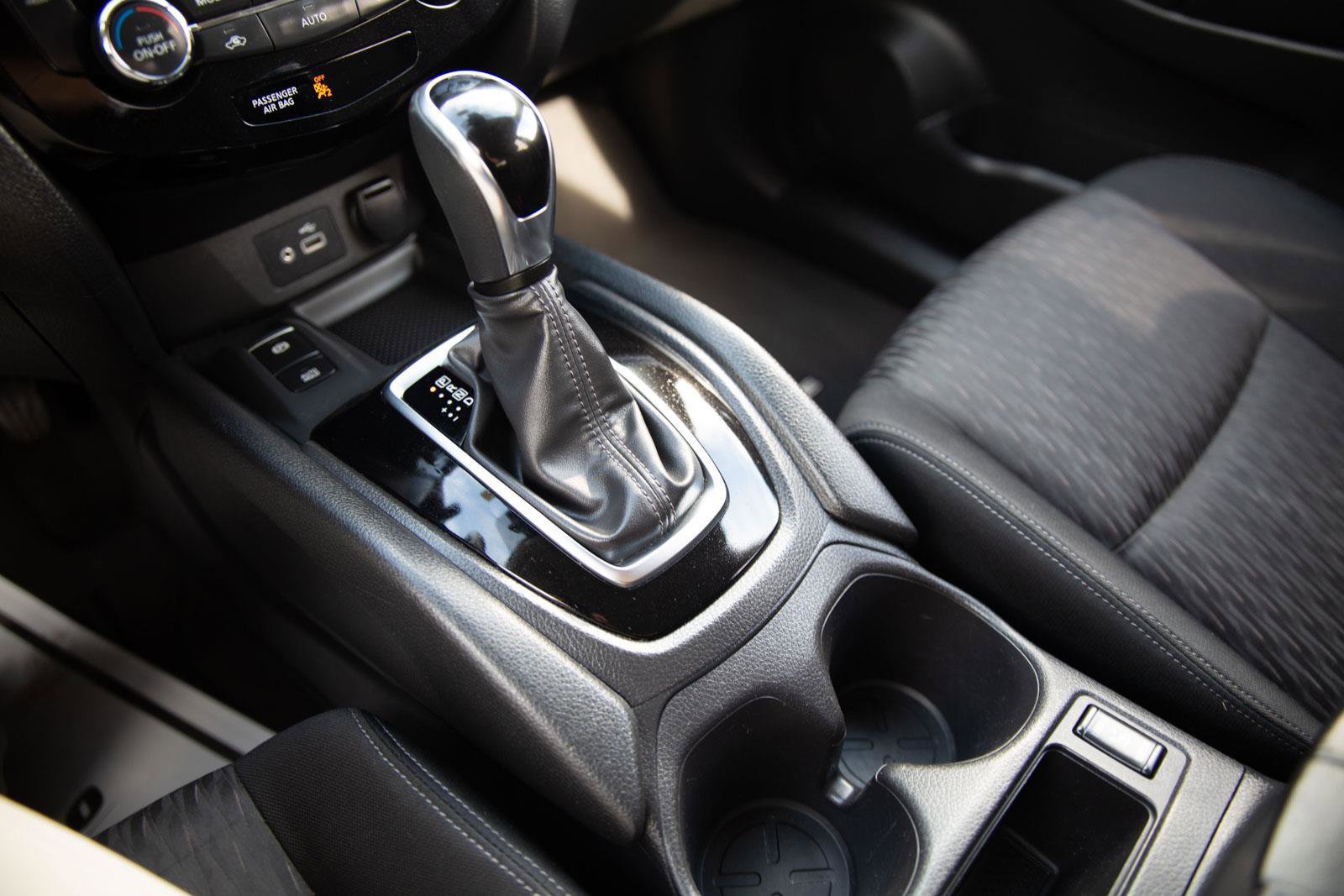 Used 2019 Nissan Rogue SV w/ Premium Package image 16