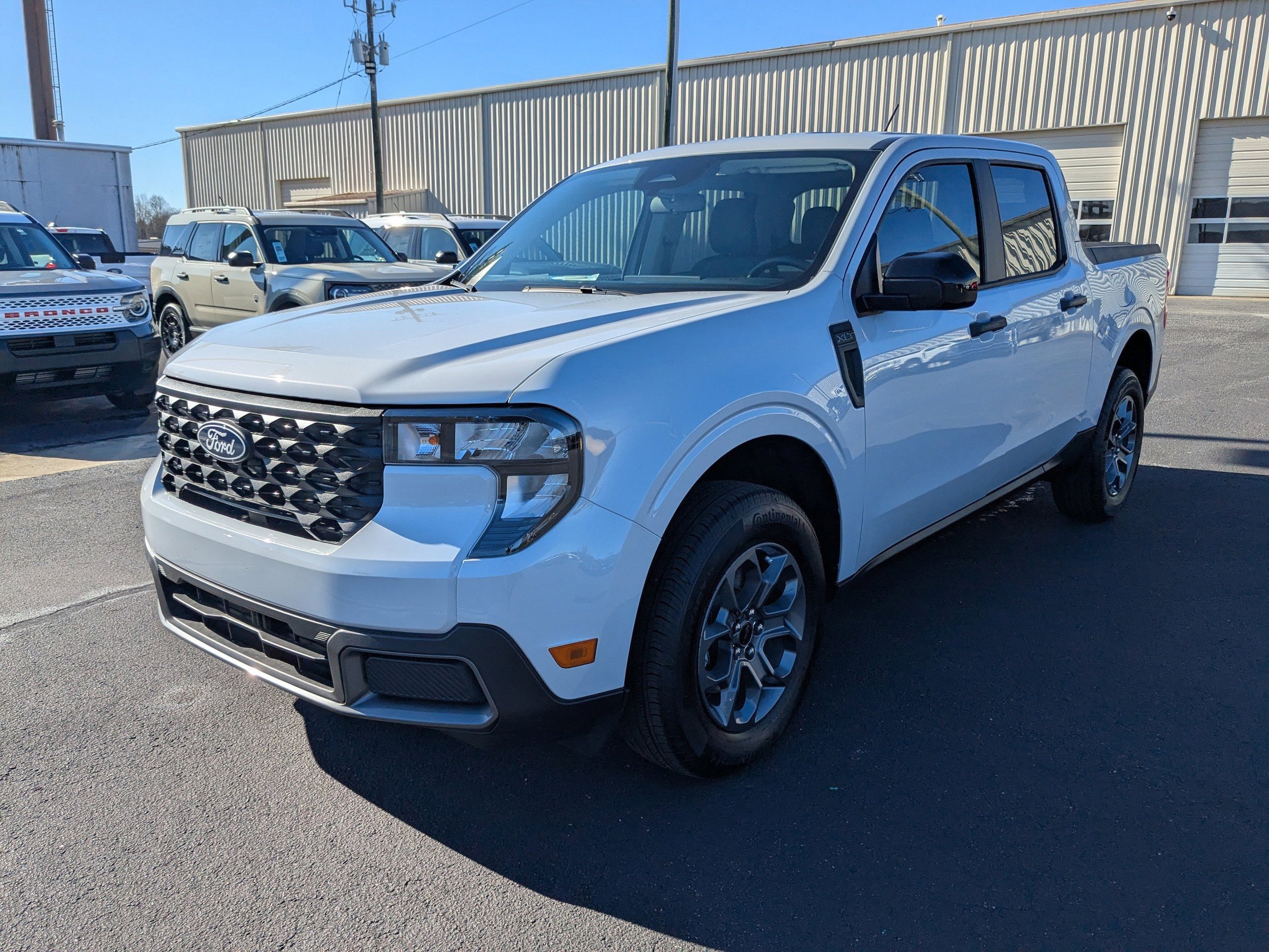 New 2025 Ford Maverick XLT w/ XLT Luxury Package FWD image 7