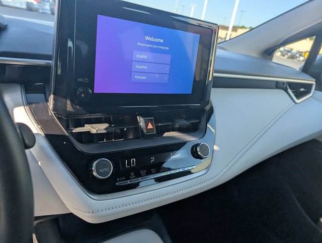 Used 2025 Toyota Corolla SE w/ Convenience Package FWD image 19