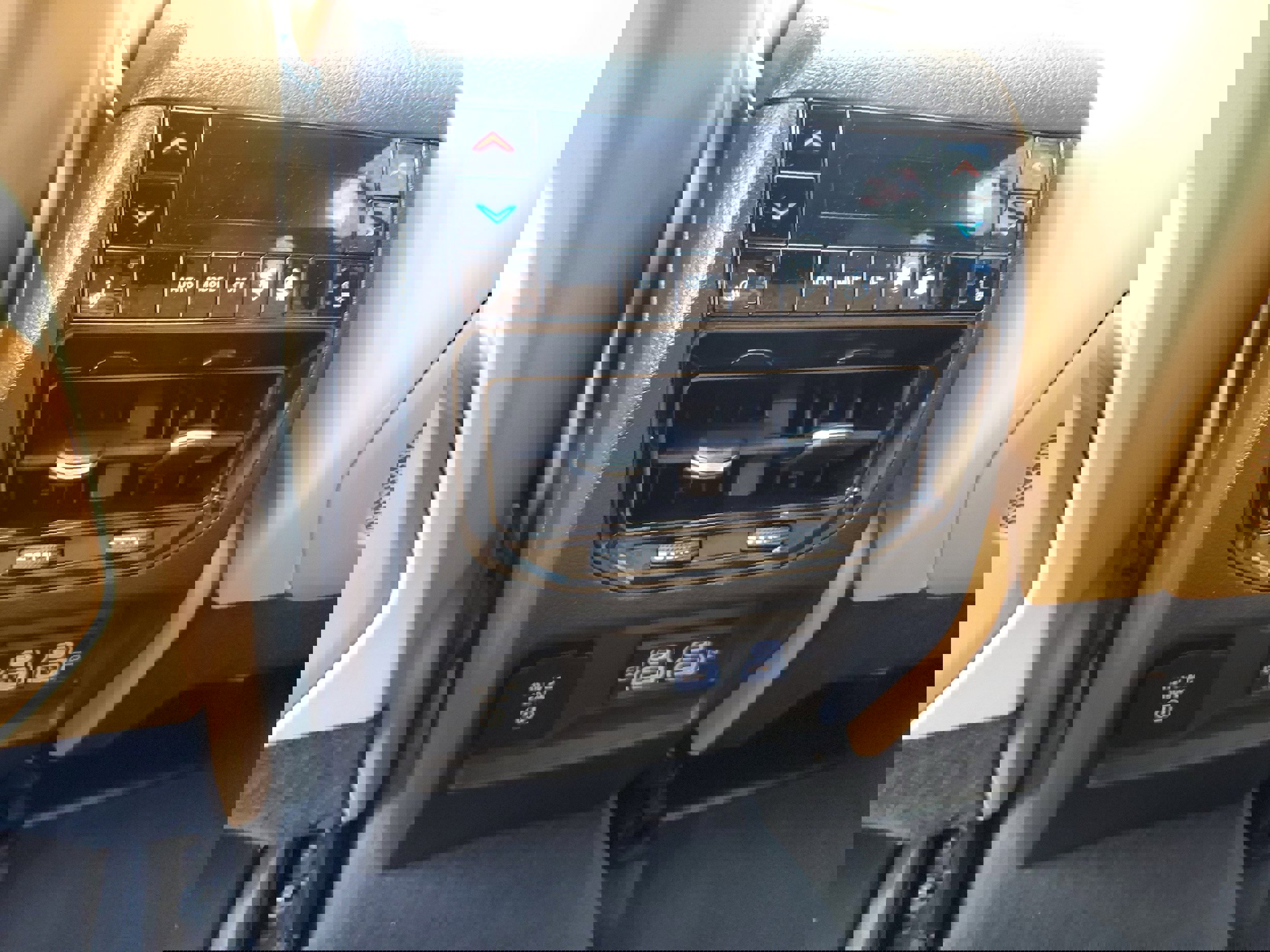 Used 2022 Jeep Grand Cherokee Summit w/ Luxury Tech Group V image 31