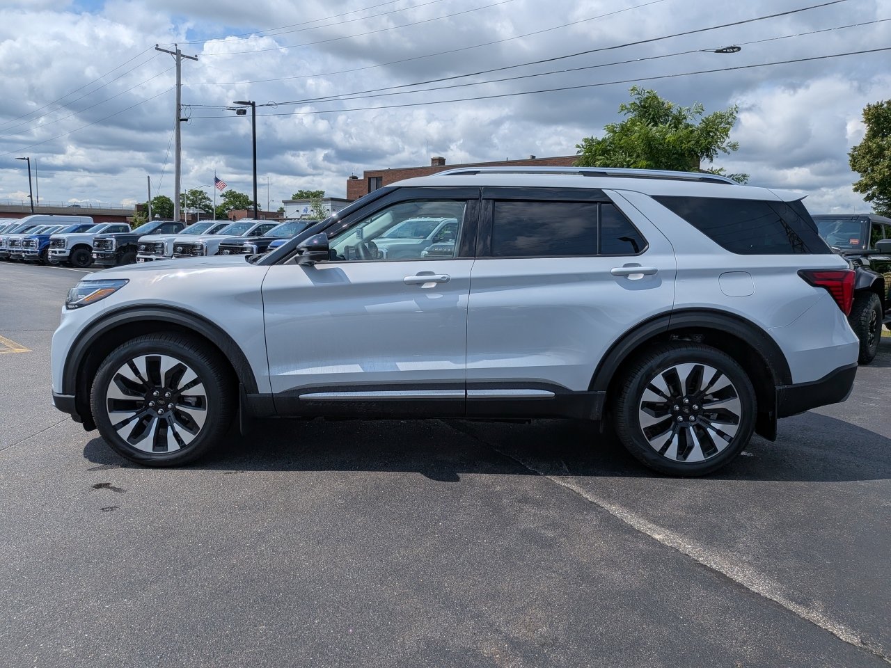 New 2026 Ford Explorer Platinum w/ LUX Leather Package AWD/4WD image 6