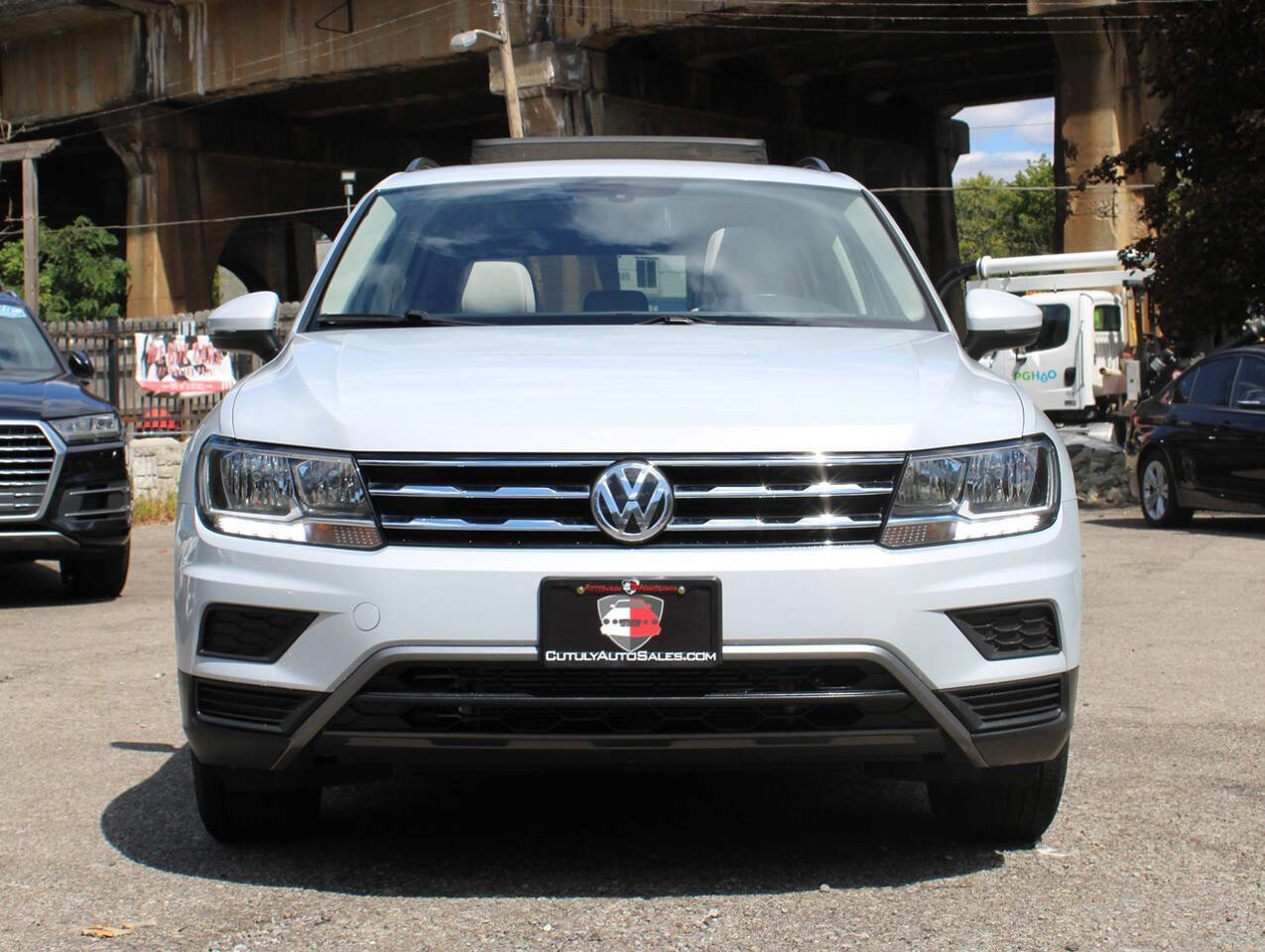 Used 2018 Volkswagen Tiguan SE AWD/4WD image 2