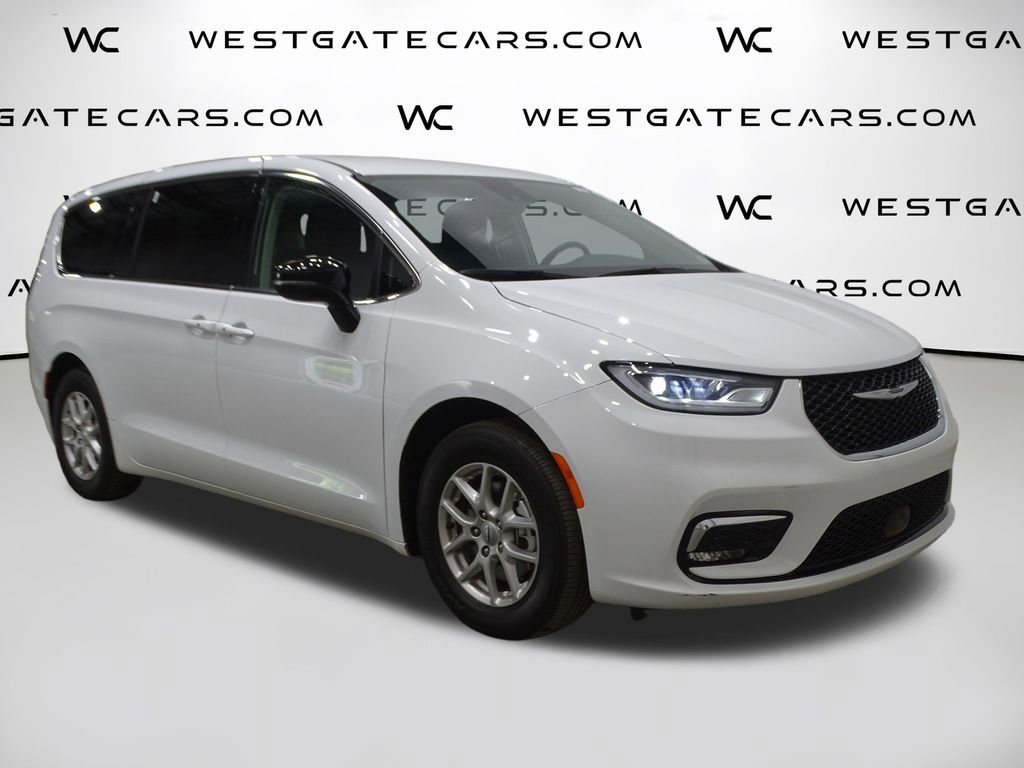 Used 2024 Chrysler Pacifica Touring-L