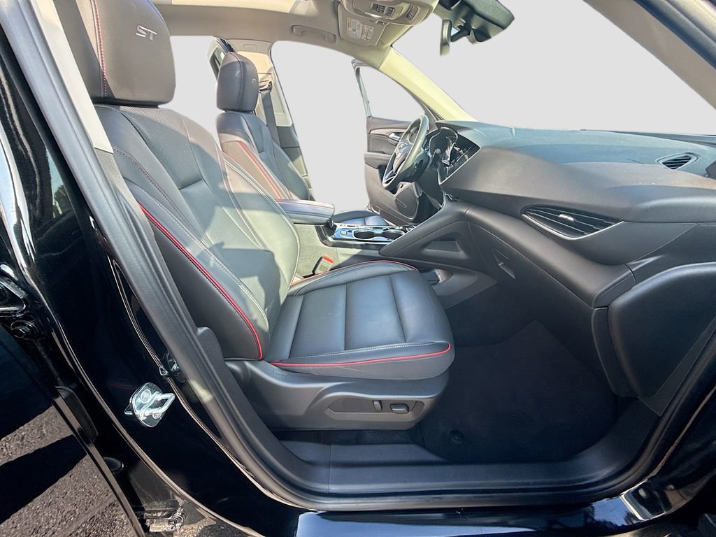 Used 2023 Buick Envision Essence w/ Sport Touring Package image 28