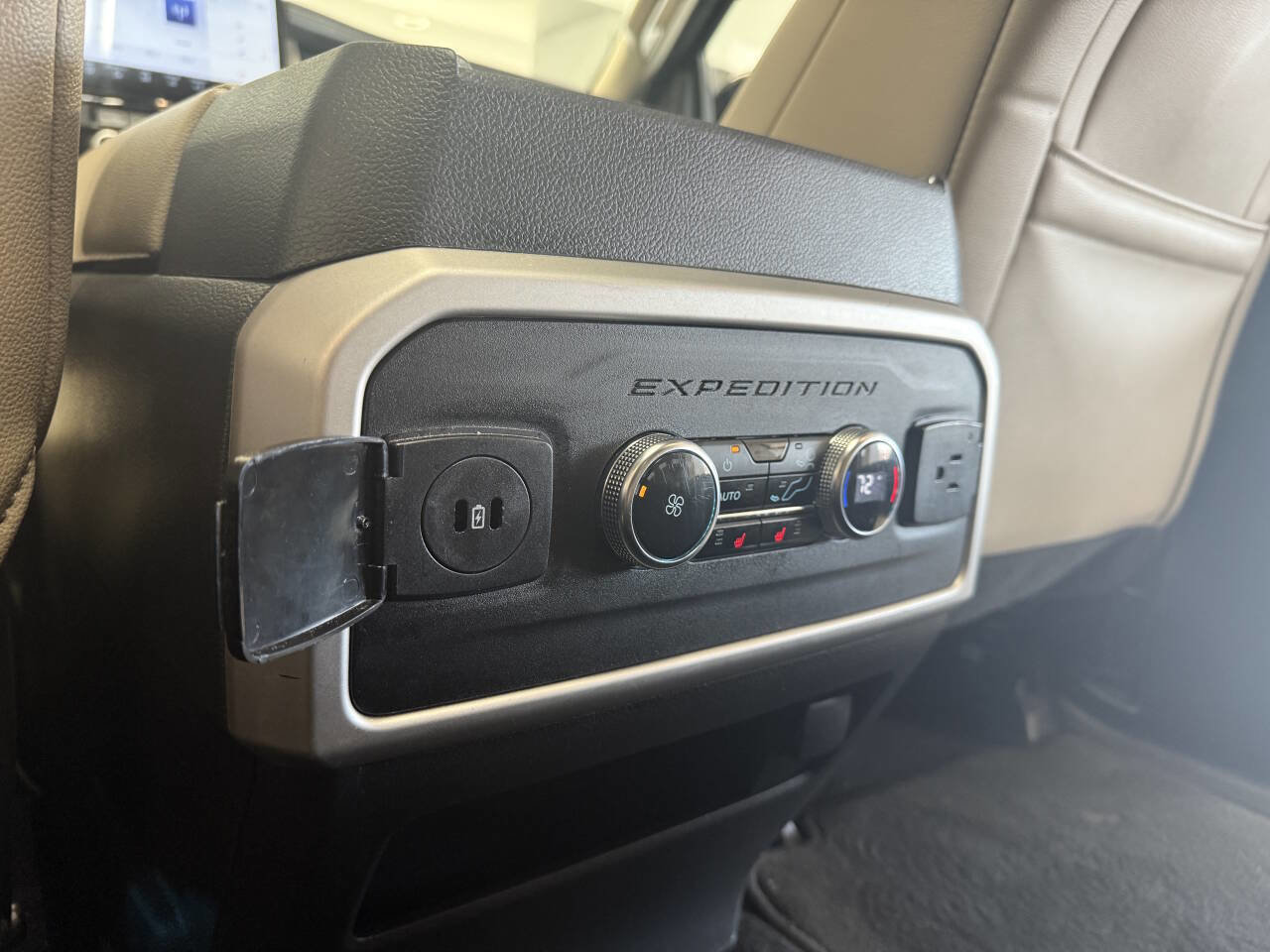 Used 2024 Ford Expedition Max Limited image 34