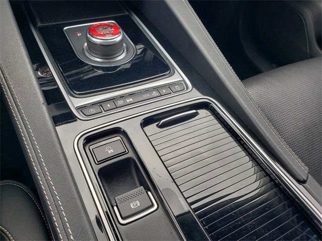 Used 2018 Jaguar F-PACE R-Sport image 28