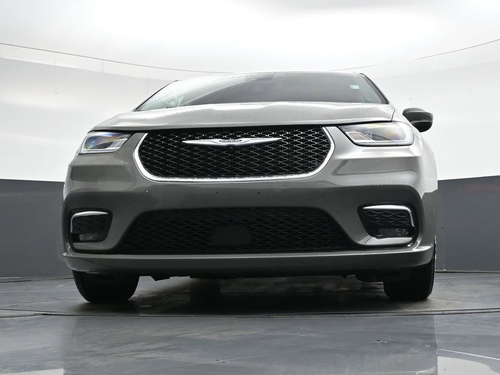 Used 2023 Chrysler Pacifica Touring-L image 40