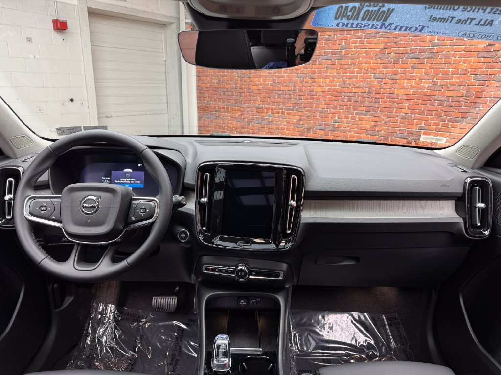 Used 2023 Volvo XC40 B5 Plus AWD/4WD image 13