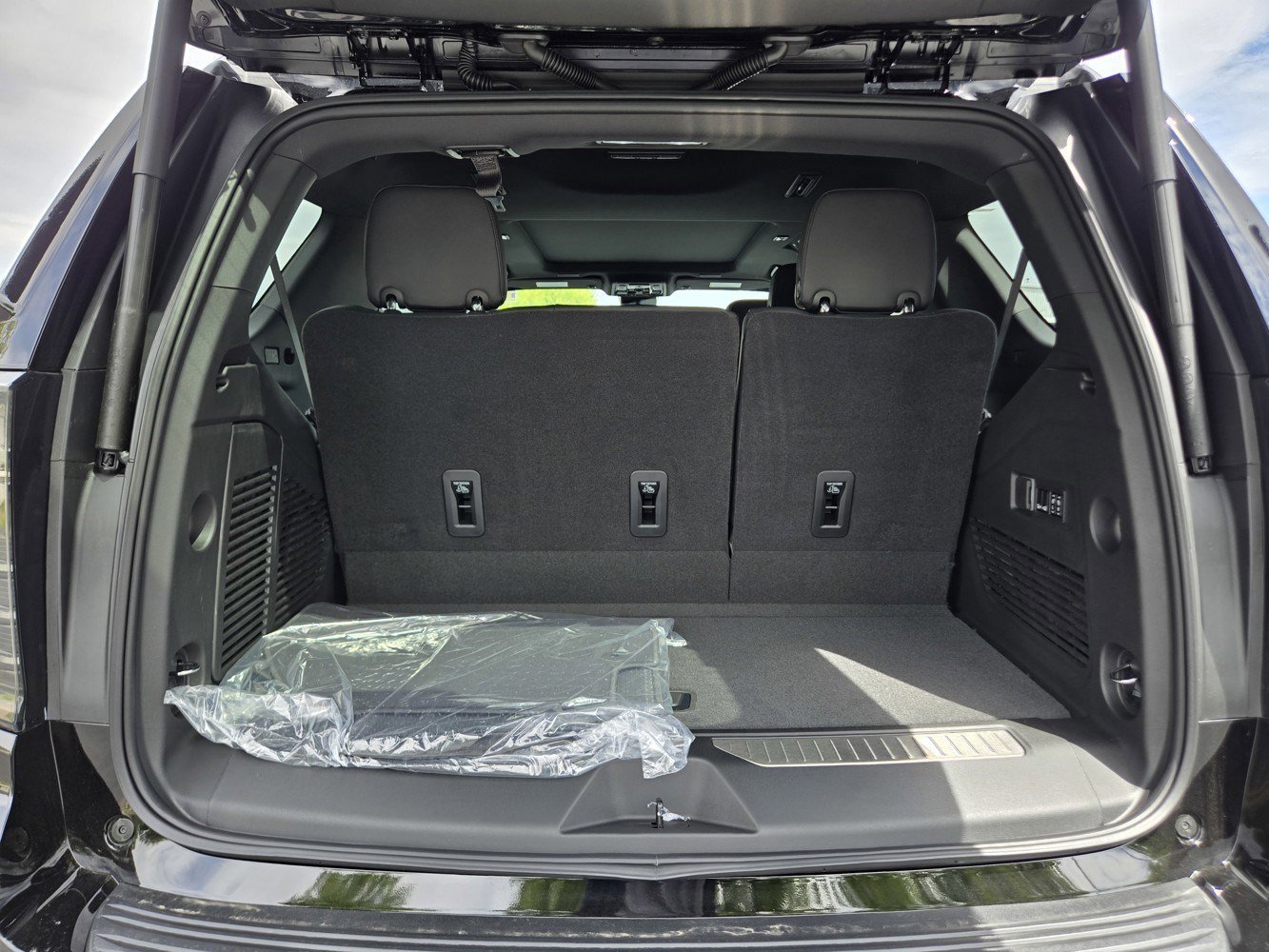 New 2026 Chevrolet Tahoe Premier w/ Sun And Tow Package AWD/4WD image 23