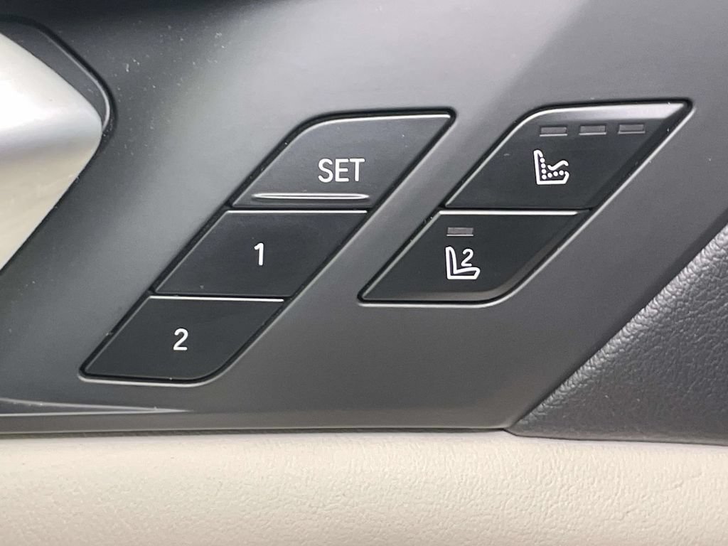 Used 2021 BMW X5 M50i w/ Parking Assistance Package AWD/4WD image 33