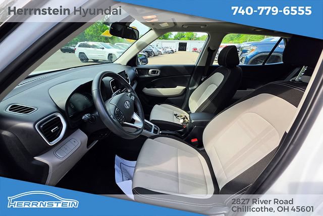 Used 2025 Hyundai Venue SEL FWD image 22