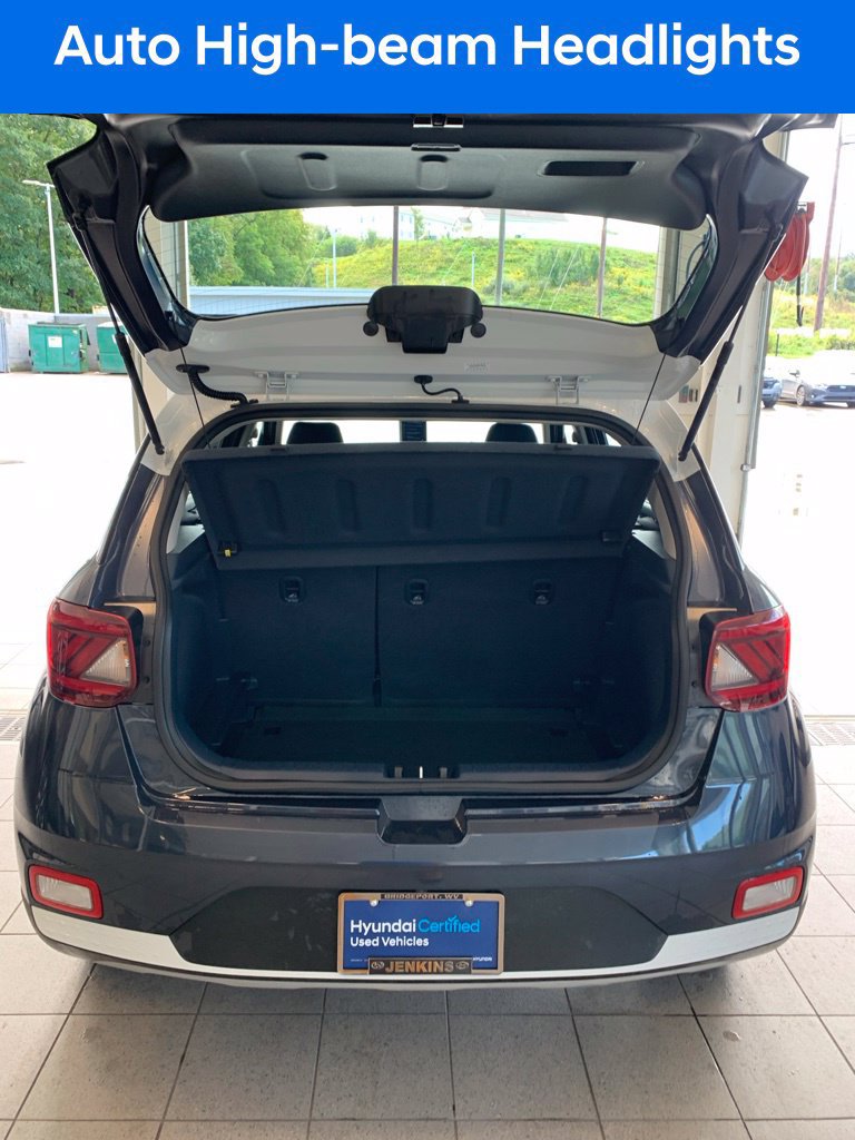 Certified 2022 Hyundai Venue Limited FWD image 10