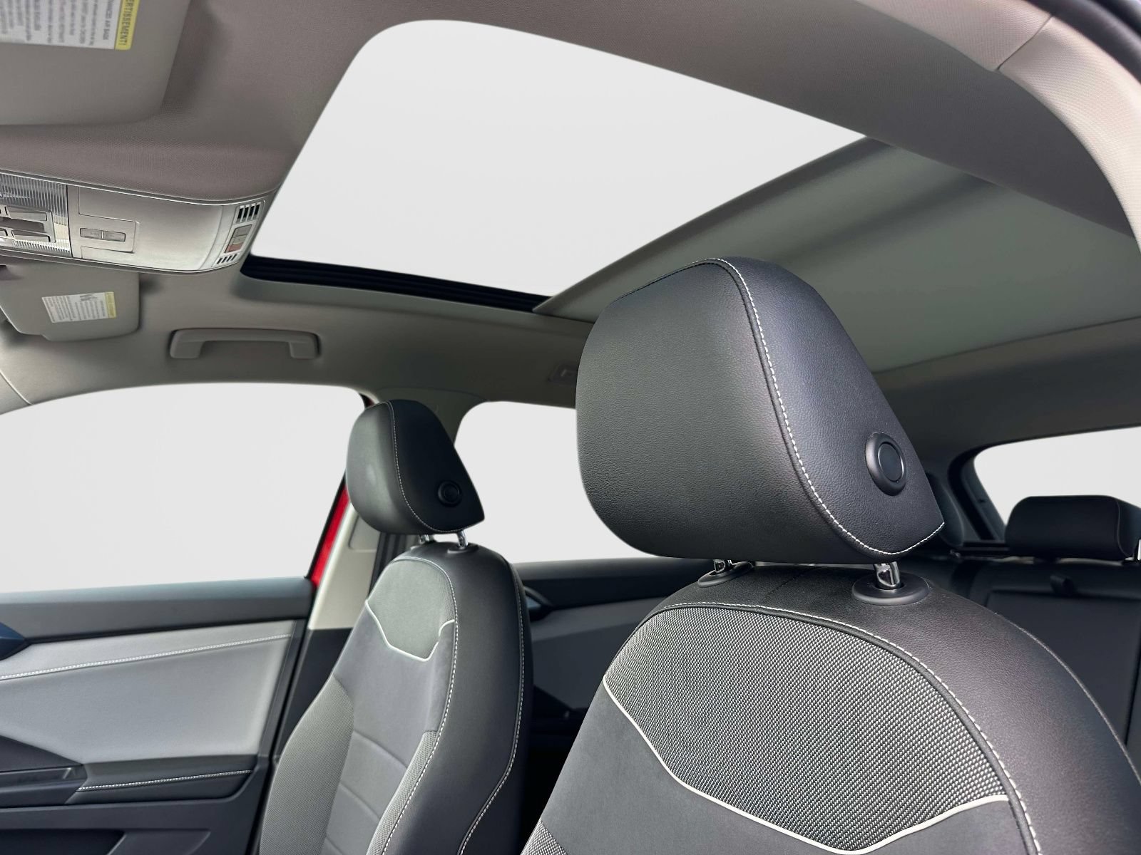 Certified 2024 Volkswagen Taos SE FWD image 17