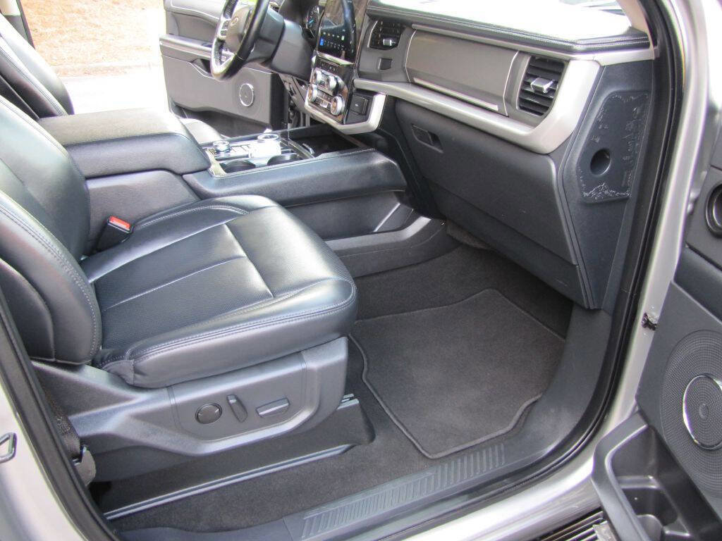 Used 2024 Ford Expedition Max XLT image 13