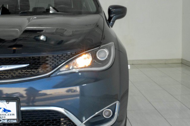 Used 2019 Chrysler Pacifica Touring-L FWD image 52