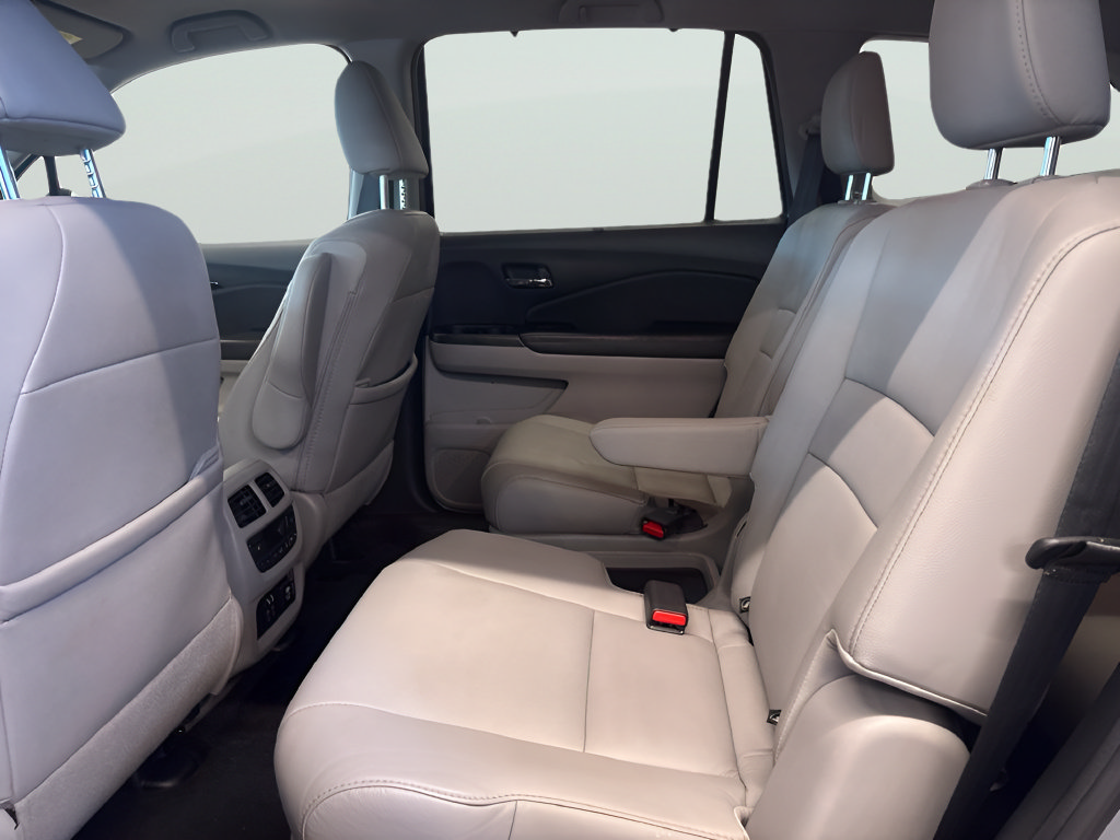 Used 2020 Honda Pilot Touring image 19
