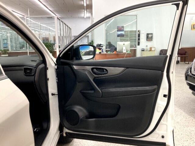 Used 2019 Nissan Rogue Sport S image 27