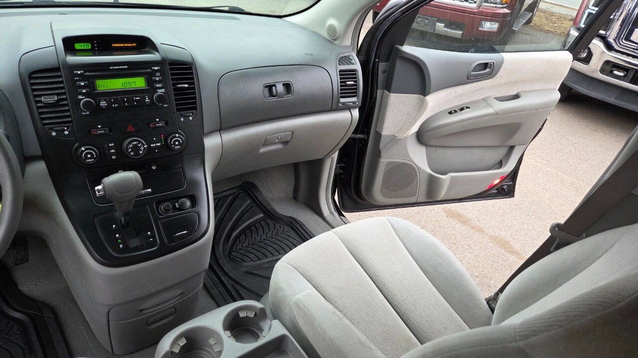 Used 2007 Kia Sedona LX image 29