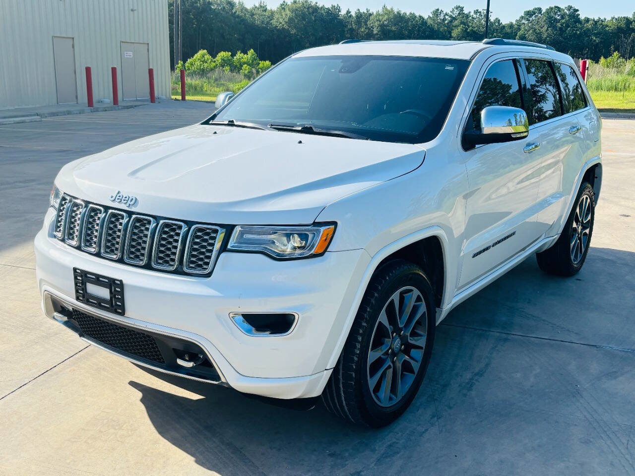 Used 2017 Jeep Grand Cherokee Overland image 3