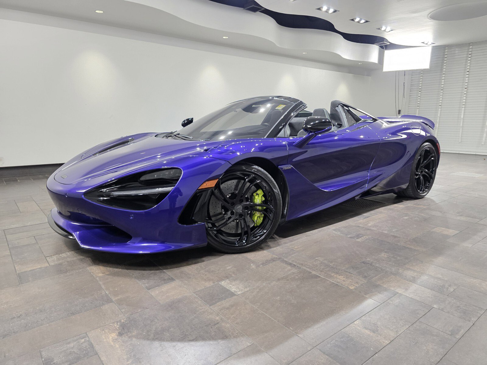 Used 2025 McLaren 750S Spider image 1