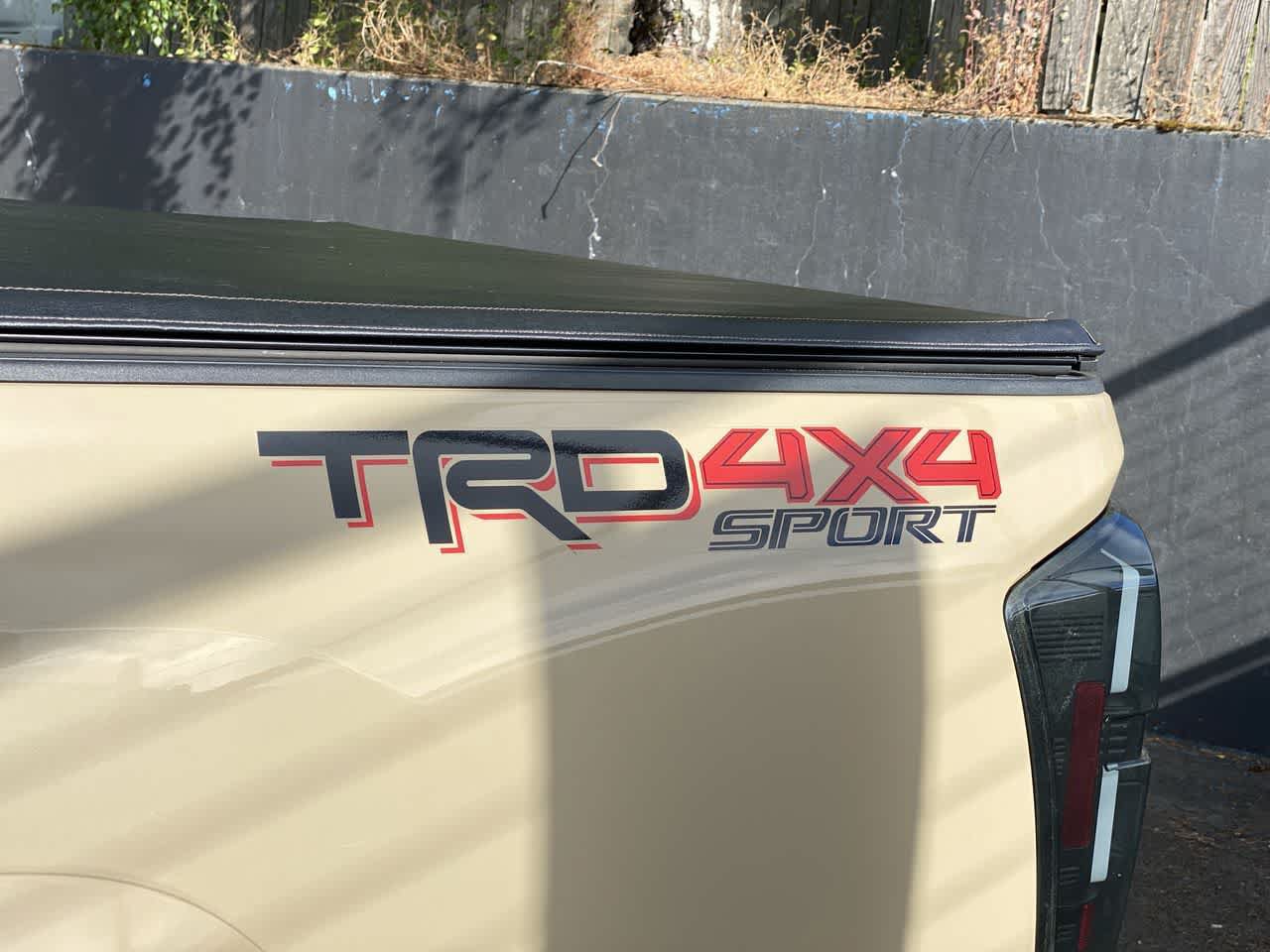 Used 2016 Toyota Tacoma TRD Sport w/ Towing Package AWD/4WD image 10