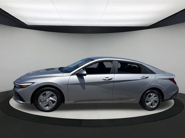 Certified 2026 Hyundai Elantra SE FWD image 7