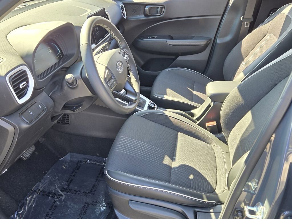 Certified 2025 Hyundai Venue Limited image 9