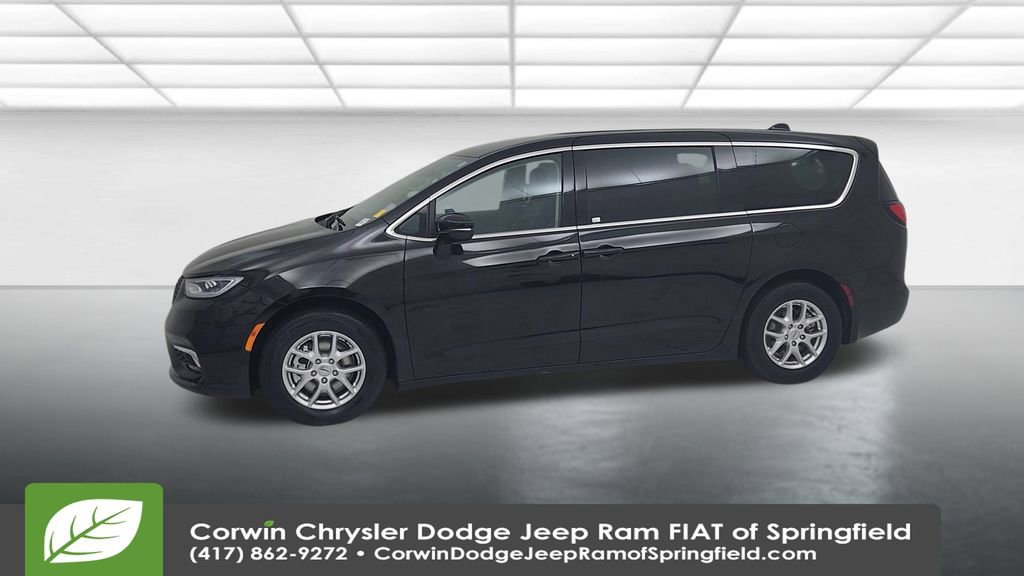 Certified 2024 Chrysler Pacifica Touring-L image 8