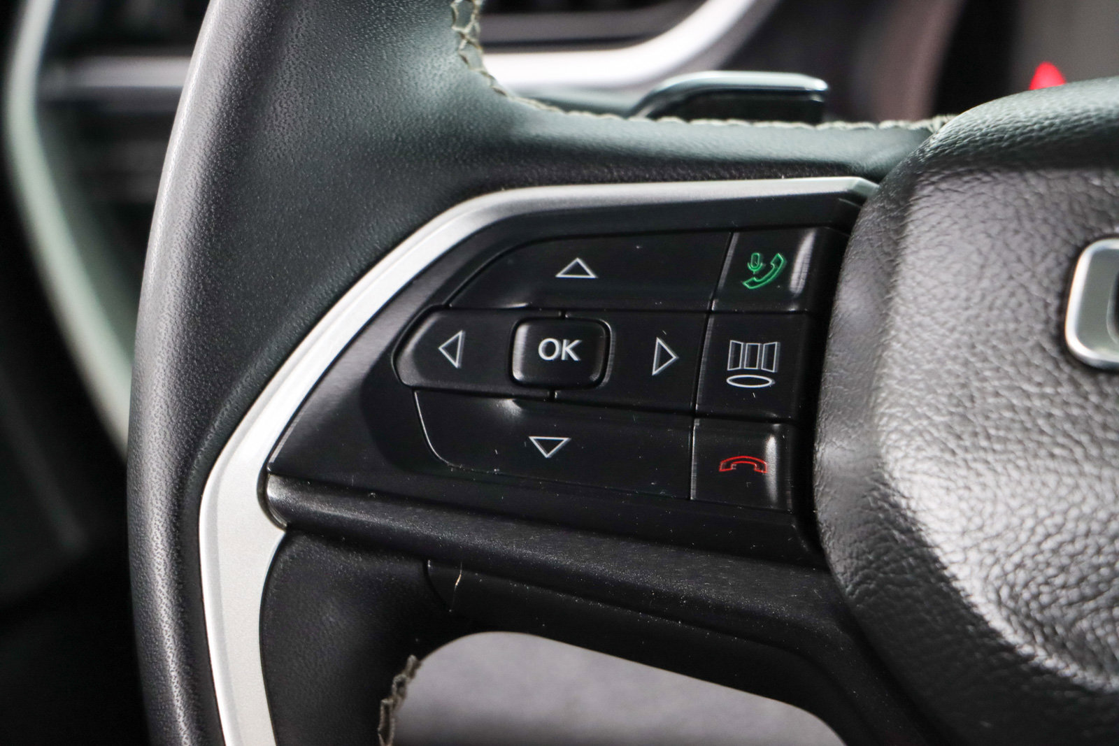 Used 2023 Jeep Grand Cherokee Altitude image 13