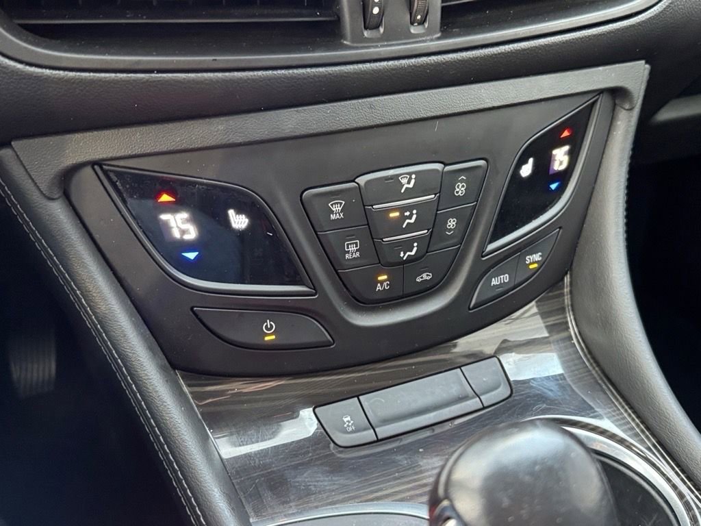Used 2020 Buick Envision Essence image 24