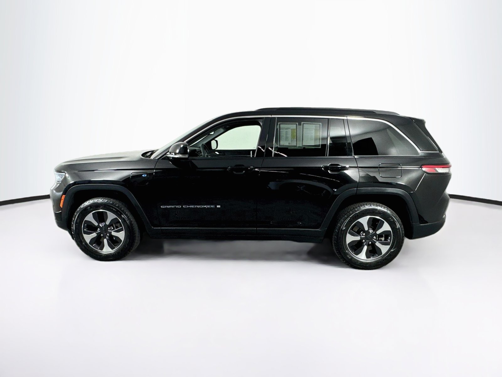 Used 2024 Jeep Grand Cherokee Limited 4xe AWD/4WD image 4