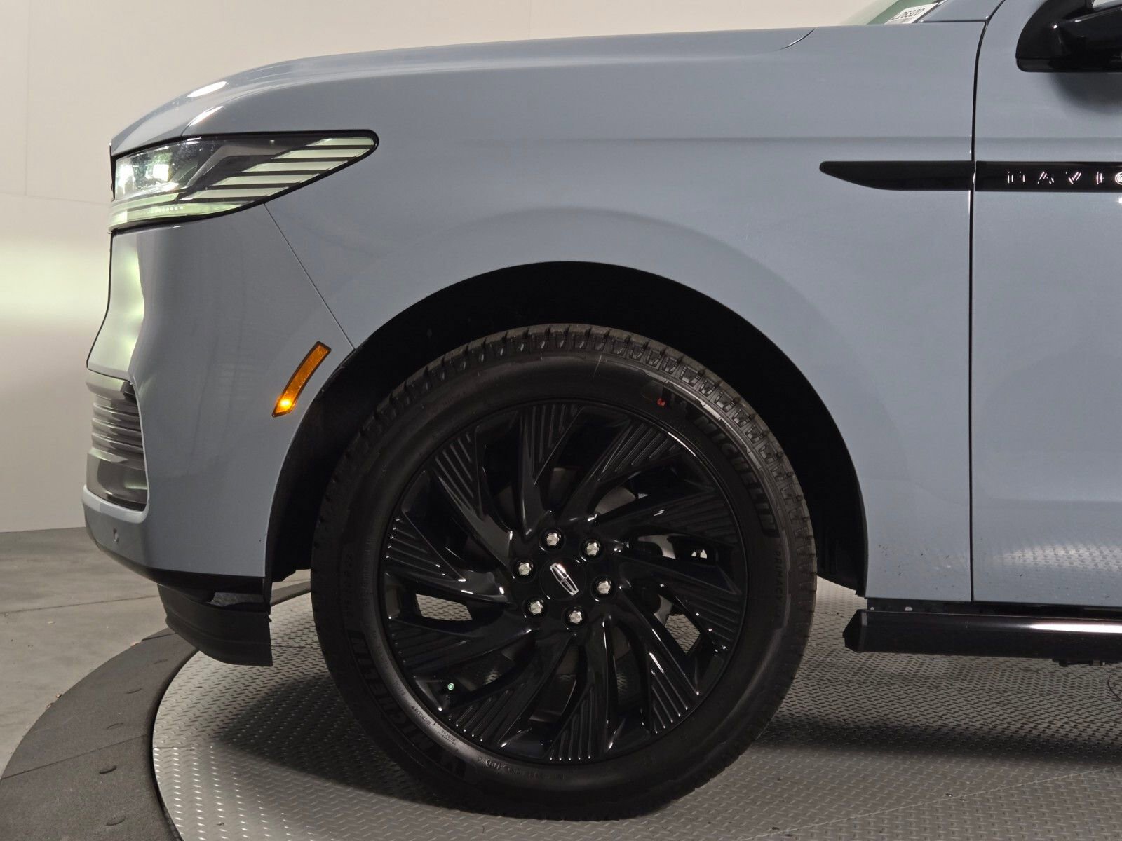 New 2026 Lincoln Navigator L Reserve w/ Jet Appearance Package AWD/4WD image 11