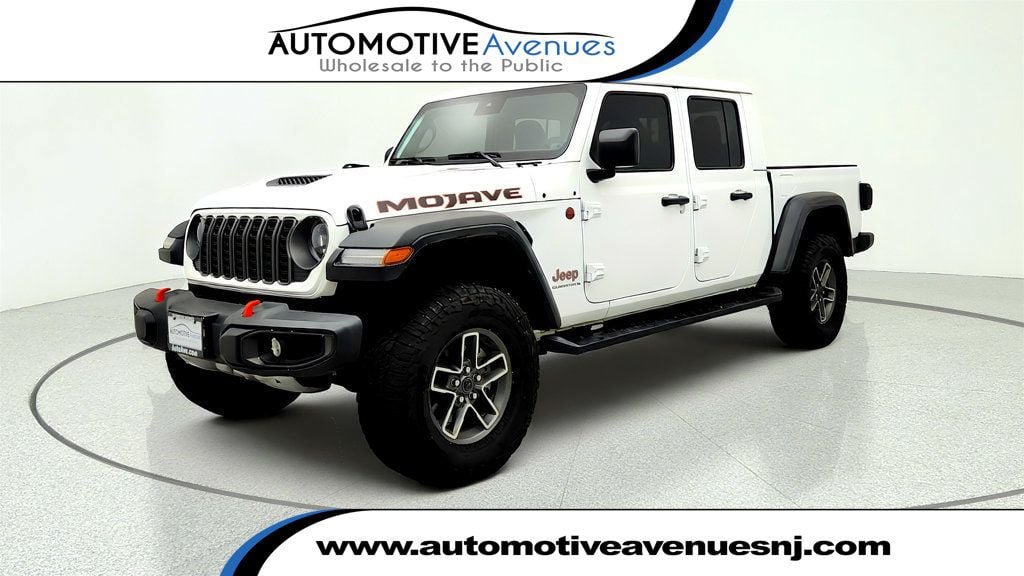 Used 2025 Jeep Gladiator Mojave w/ Convenience Group AWD/4WD image 1