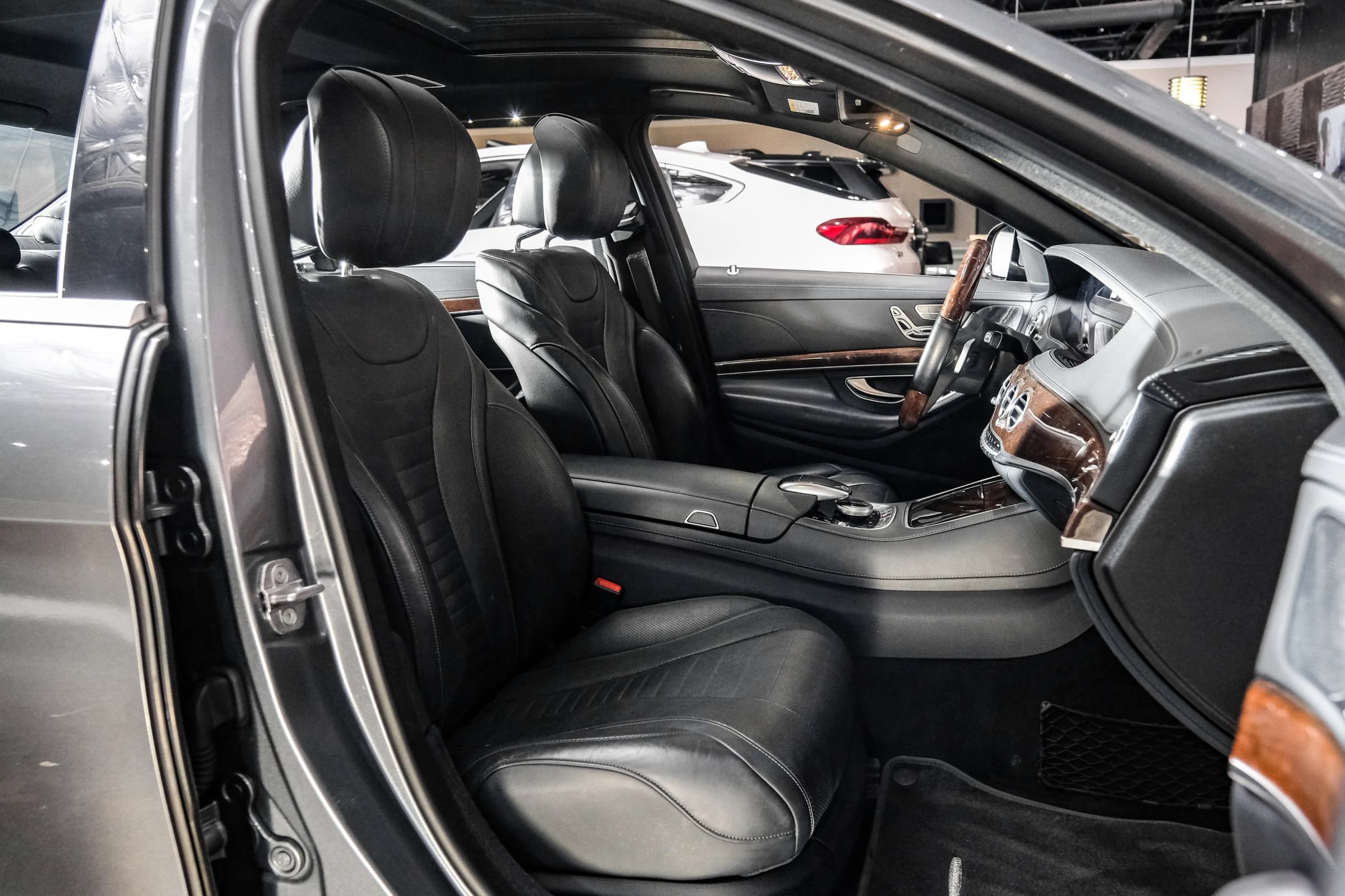 Used 2018 Mercedes-Benz S 560 4MATIC Sedan image 29