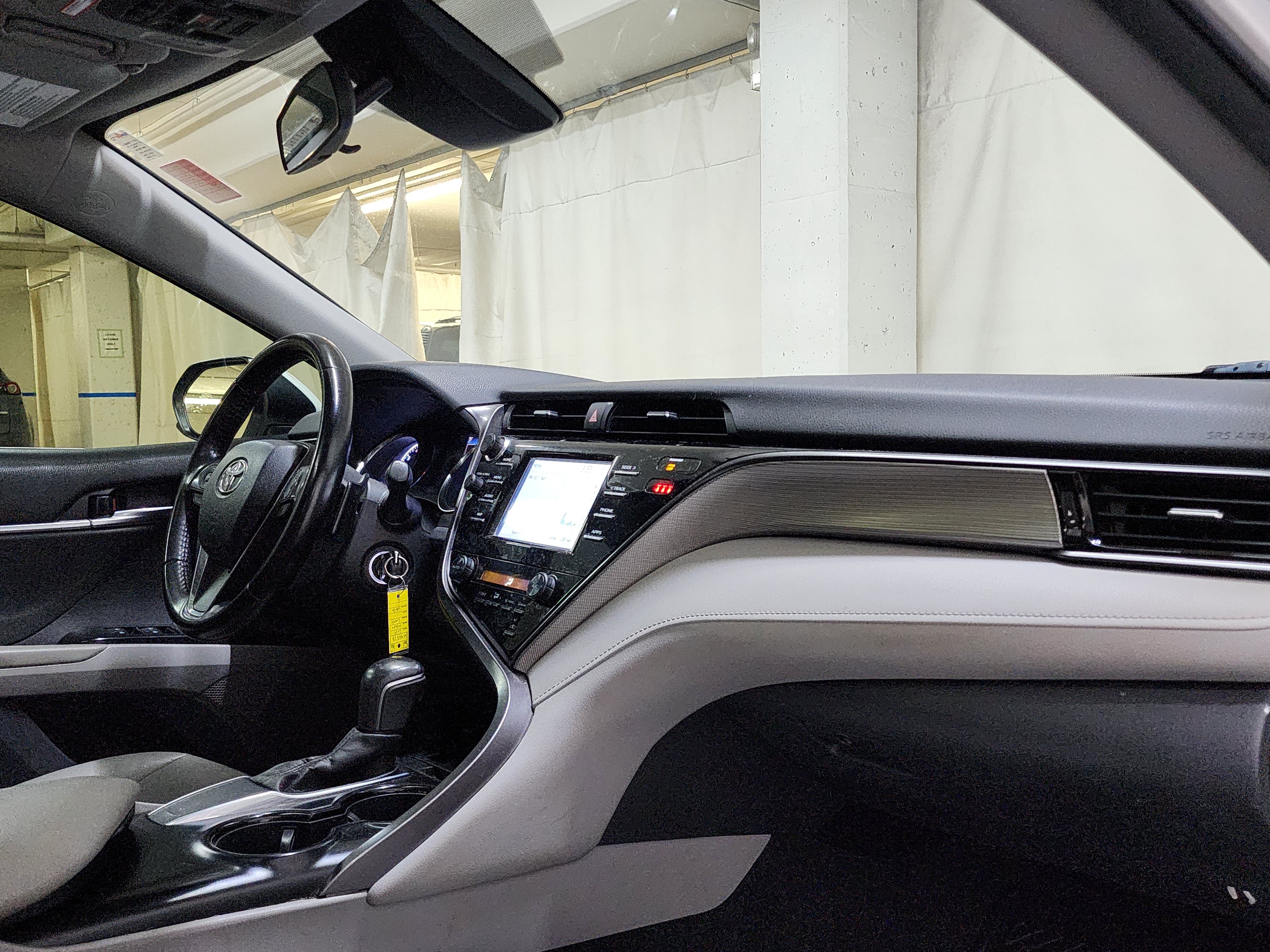 Used 2019 Toyota Camry SE FWD image 18