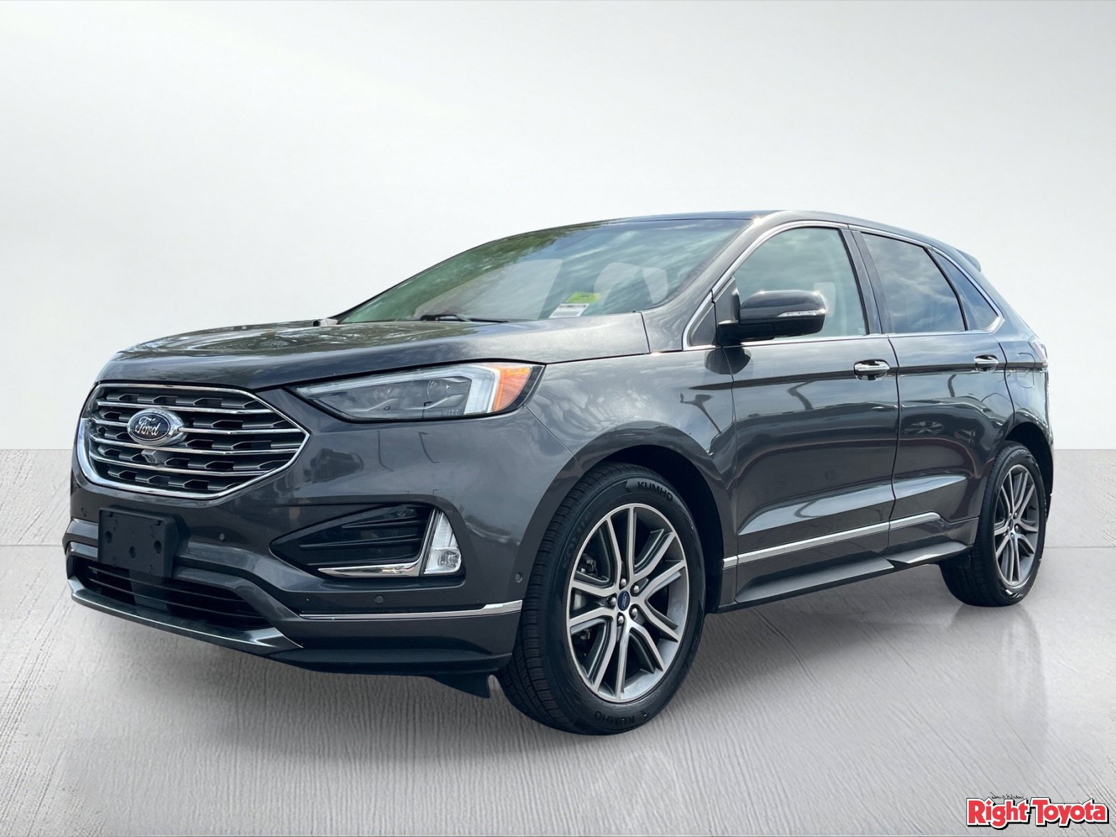 Used 2019 Ford Edge Titanium w/ Equipment Group 301A FWD image 2