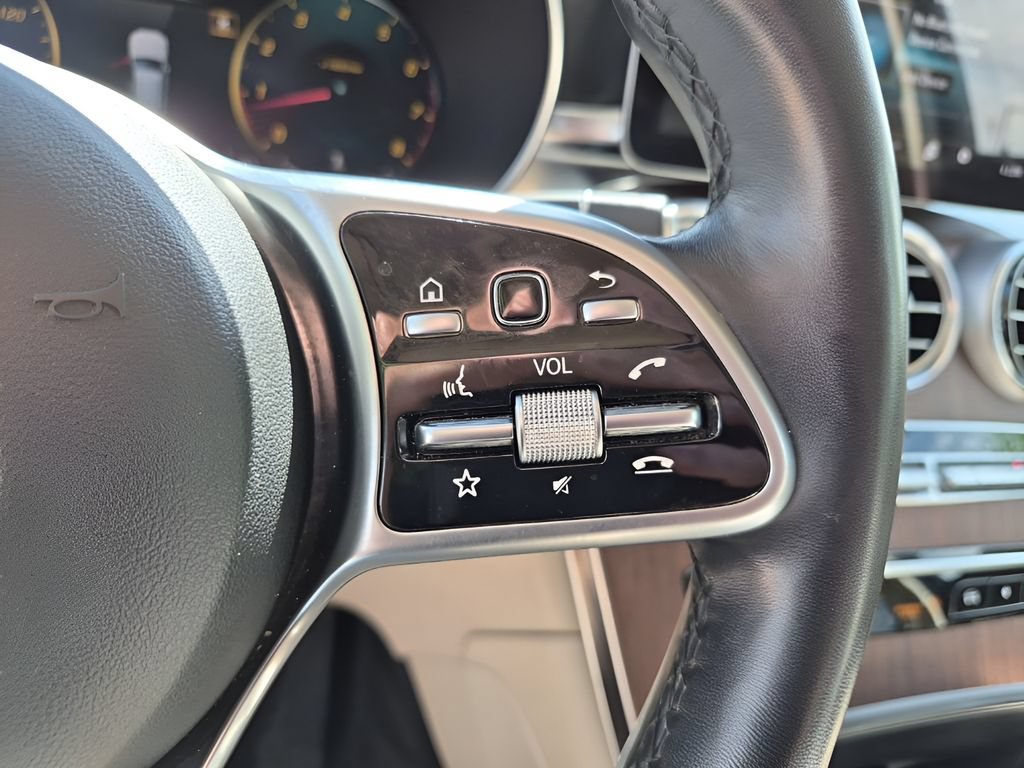 Used 2022 Mercedes-Benz GLC 300 4MATIC w/ Driver Assistance Package image 38