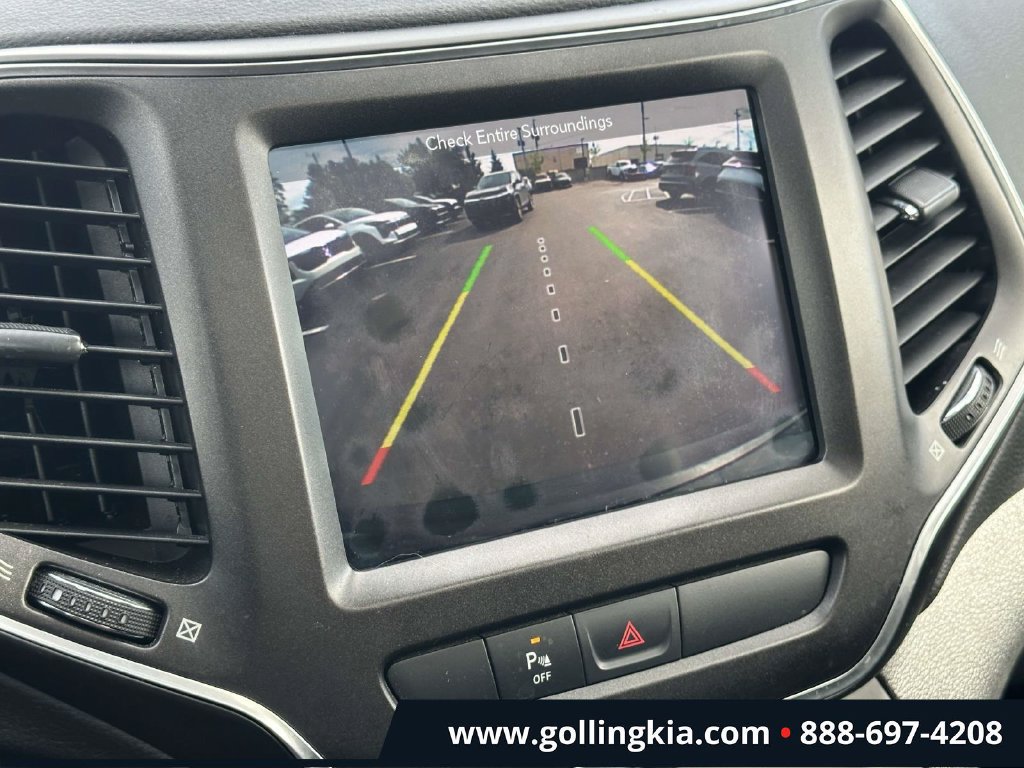 Used 2019 Jeep Cherokee Trailhawk w/ Comfort/Convenience Group AWD/4WD image 25