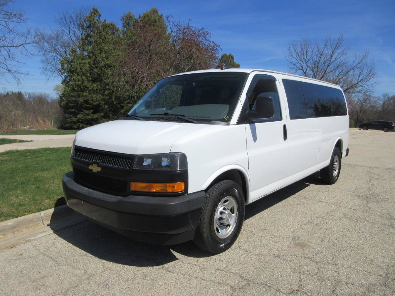 Used 2020 Chevrolet Express 2500 Extended RWD image 3