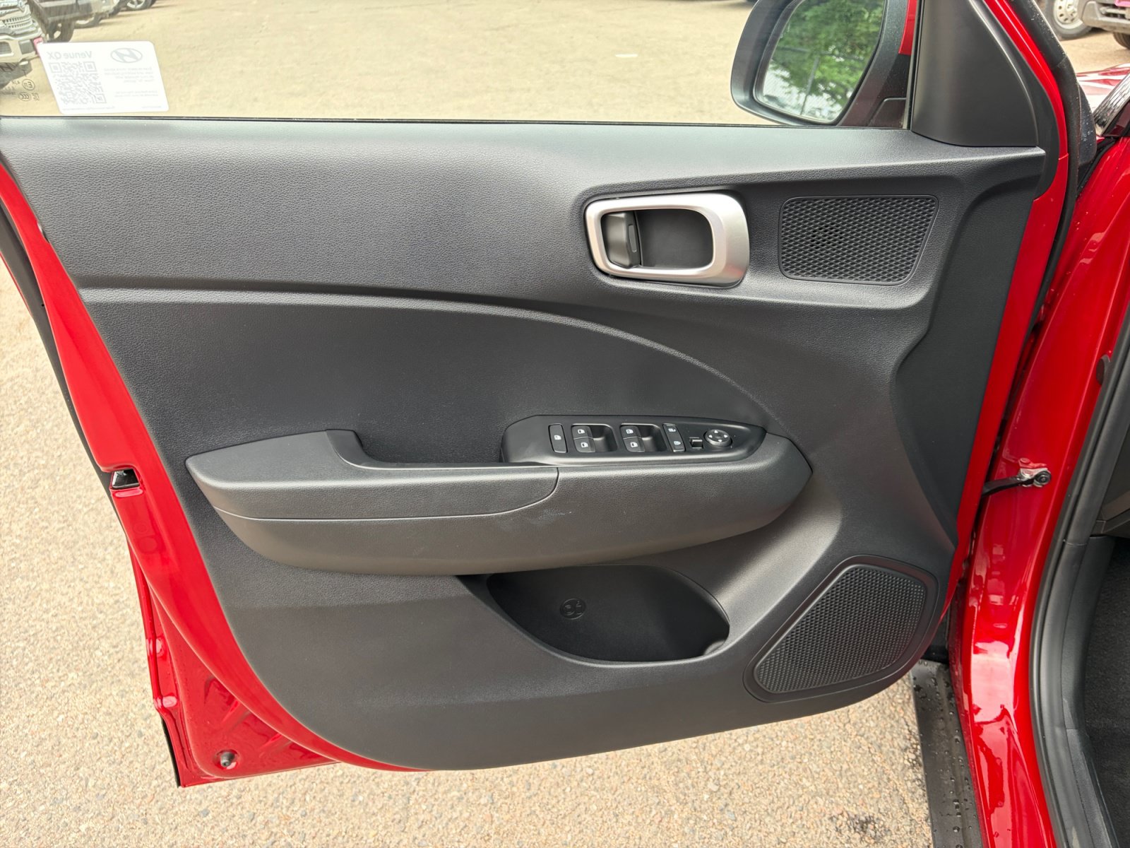 Used 2025 Hyundai Venue SEL FWD image 14