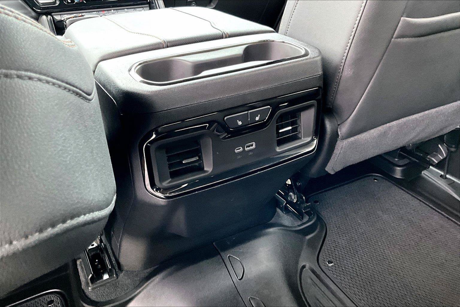 Used 2024 GMC Sierra 1500 AT4 w/ Technology Package AWD/4WD image 33