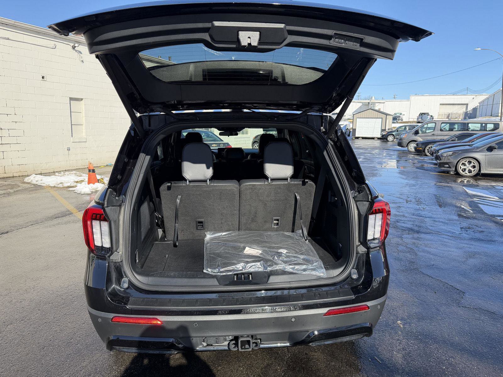 Used 2025 Ford Explorer ST-Line w/ ST-Line Street Pack image 24