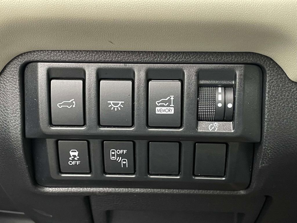 Used 2021 Subaru Ascent Limited w/ Technology Package image 12