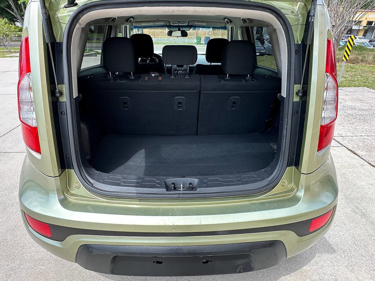 Used 2013 Kia Soul + FWD image 14