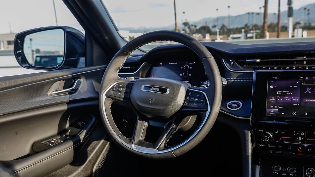 New 2025 Jeep Grand Cherokee L Altitude image 16