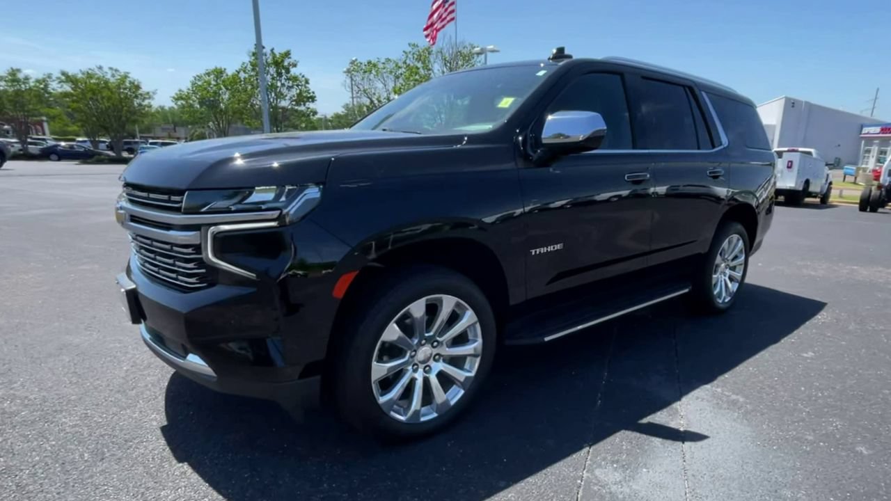Used 2024 Chevrolet Tahoe Premier AWD/4WD image 4