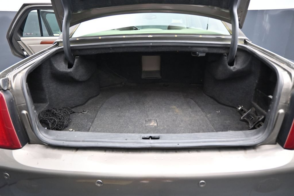 Used 2002 Cadillac De Ville w/ Comfort/Convenience Pkg FWD image 25