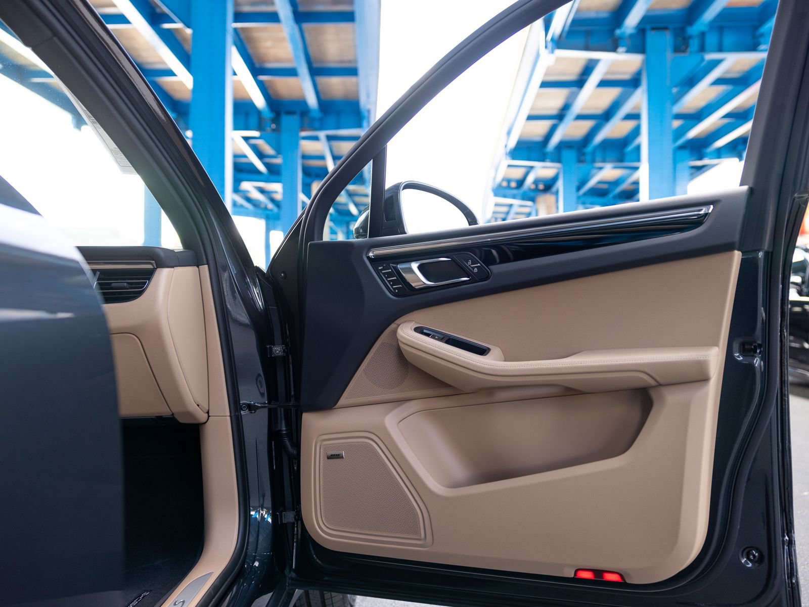 Certified 2025 Porsche Macan S image 37