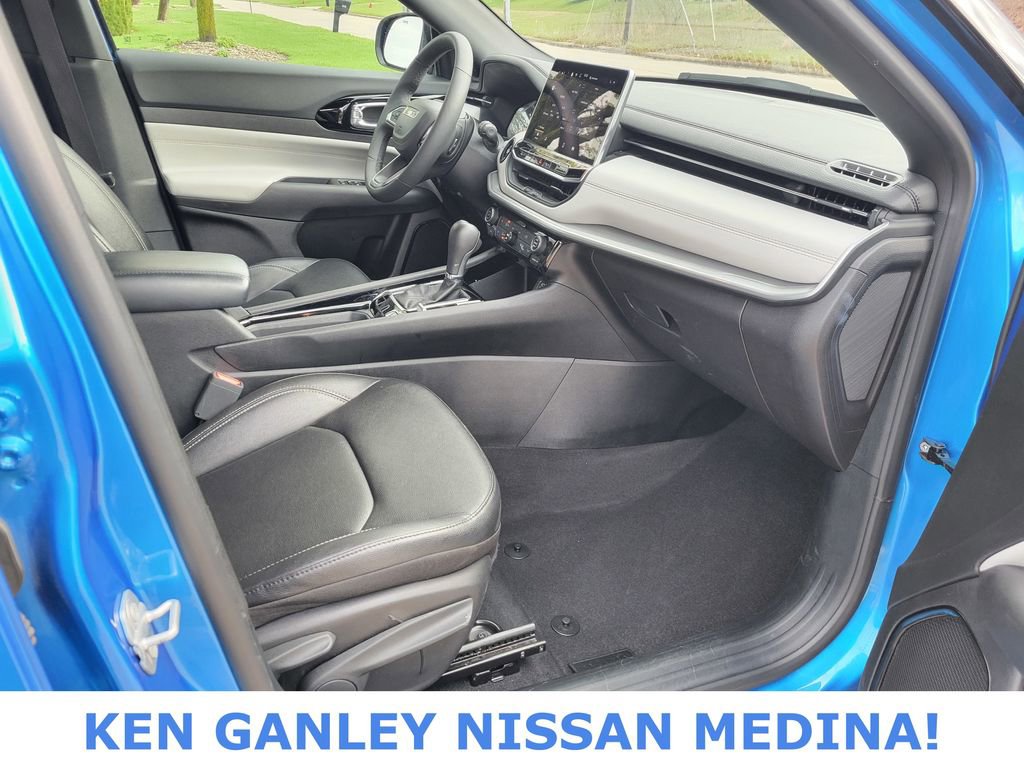 Used 2025 Jeep Compass Limited image 51