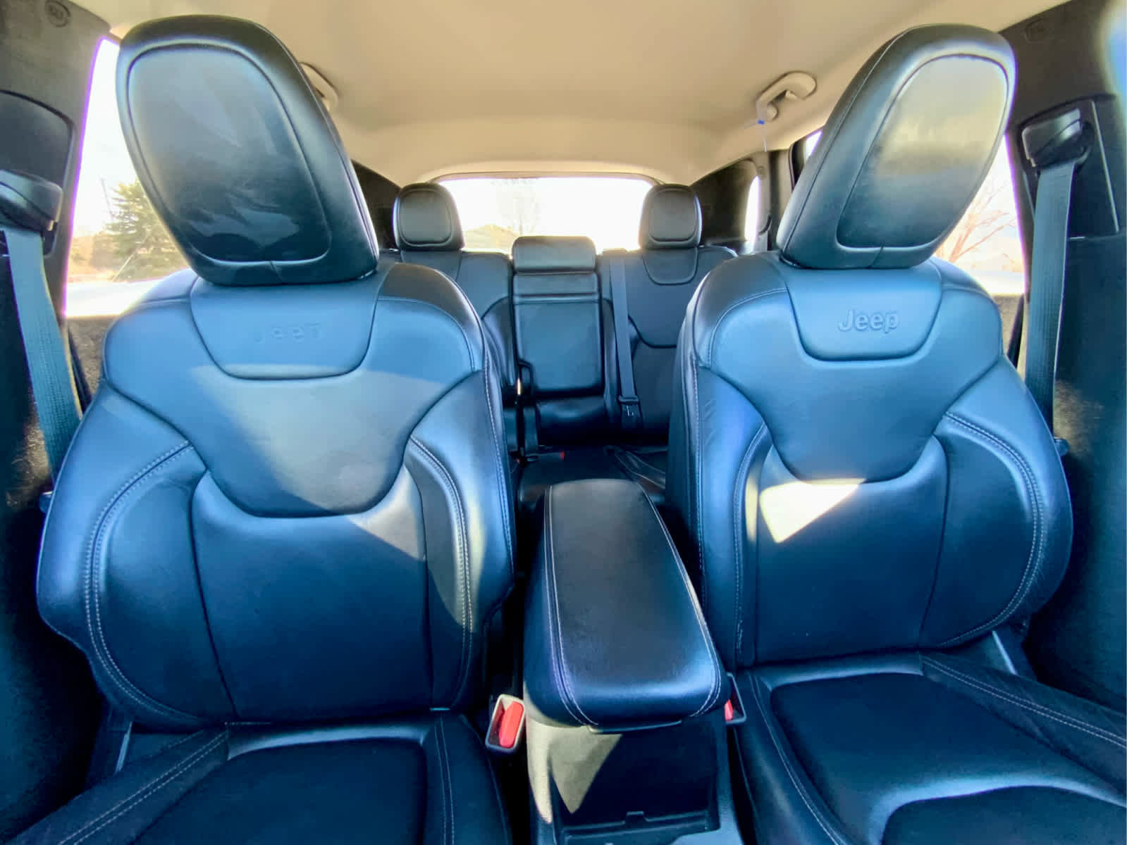 Used 2018 Jeep Cherokee Limited image 30